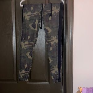 Camo jeans with drawstring